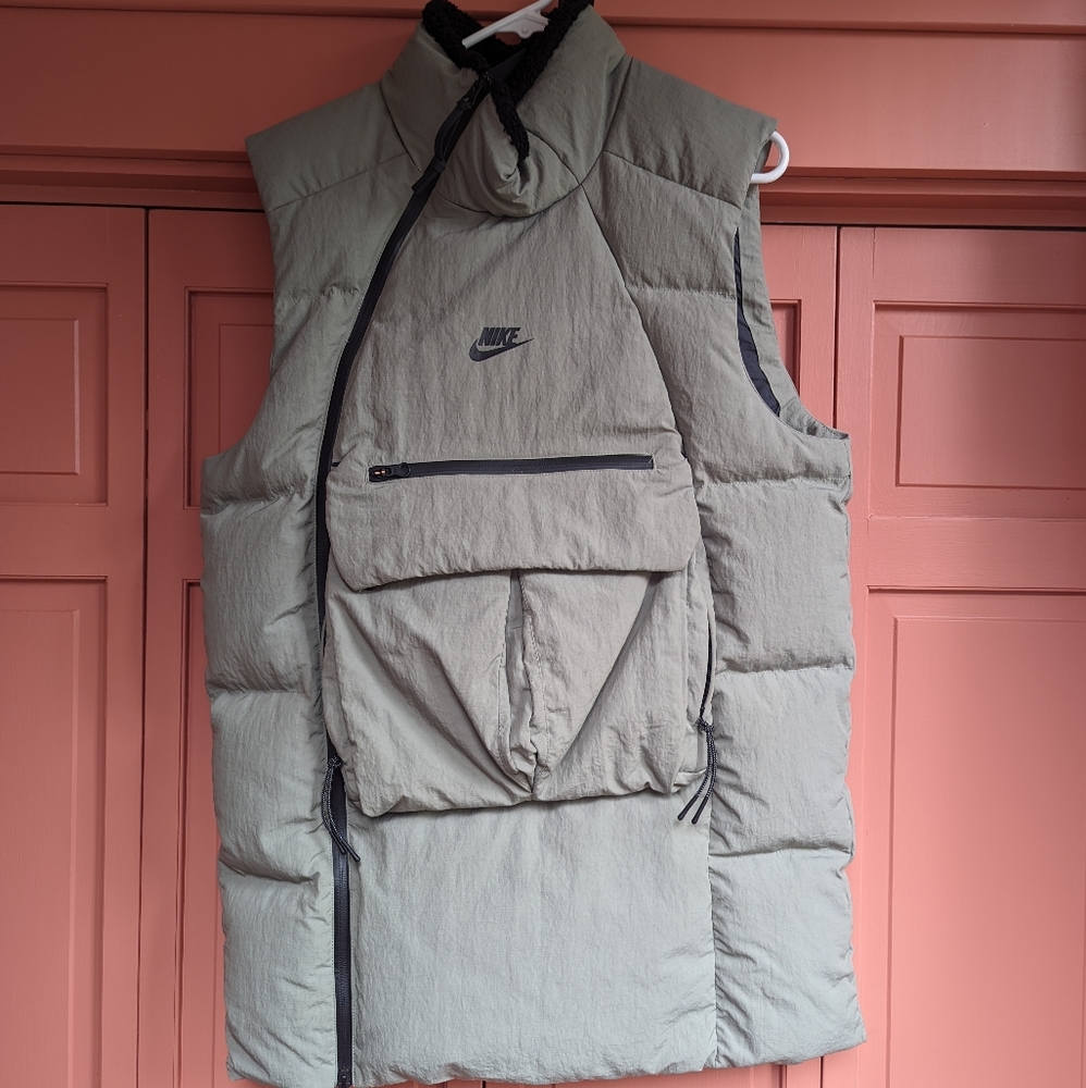Nike Tech Pack Down Fill Vest 928909-004 Sz medium Tall